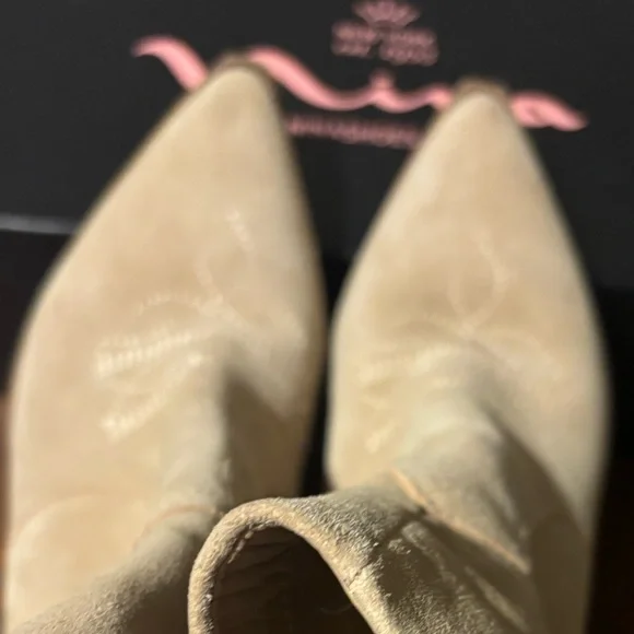 Womenn's Shoe Boots - Light Tan Suede - Size 8 - Picture 9 of 14